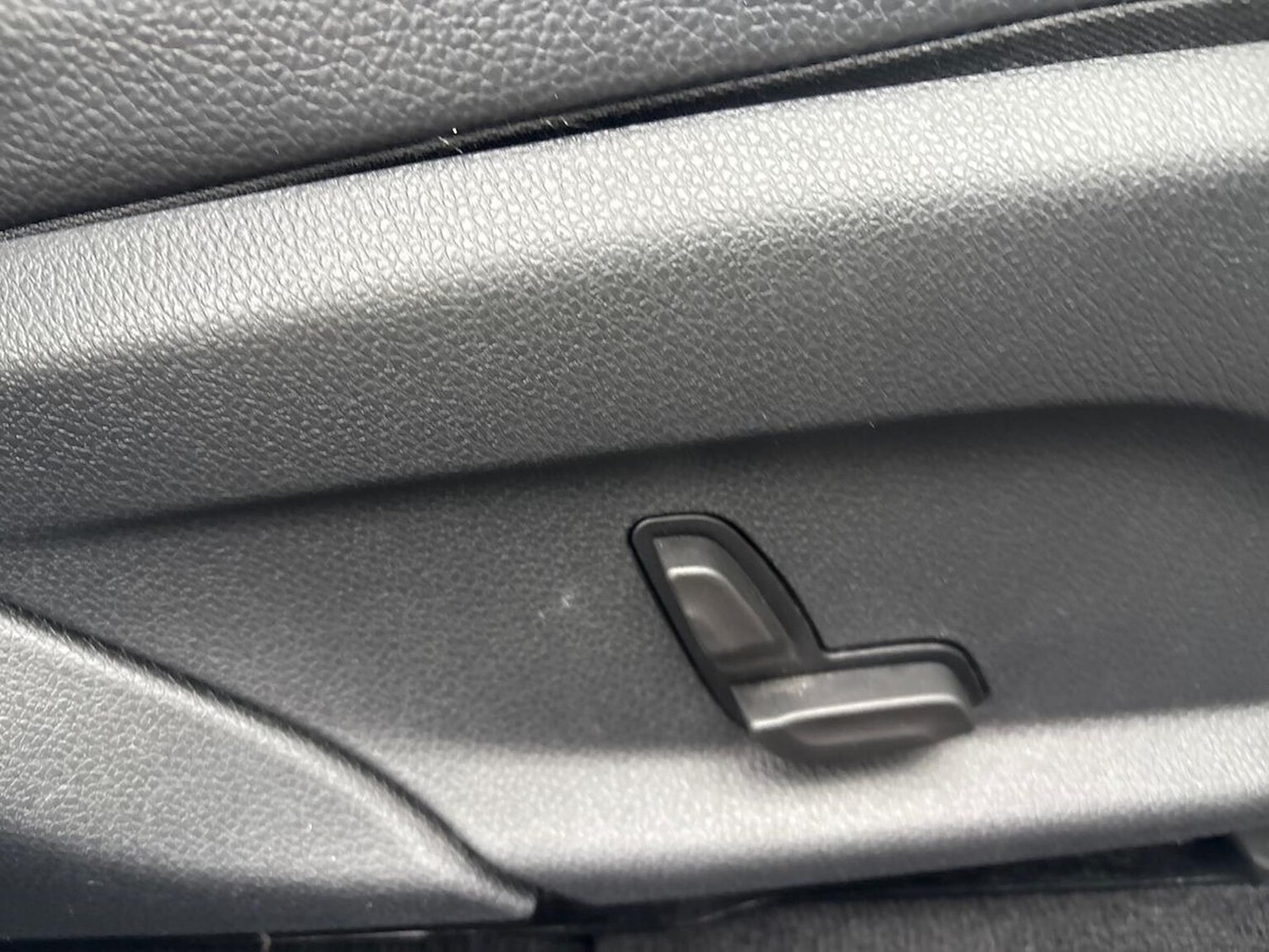 Used Mercedes-Benz GLC 2019 for sale - 77056976: Photo 32