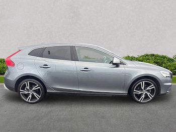 Used Volvo V40 2019 for sale - 77488977: Photo