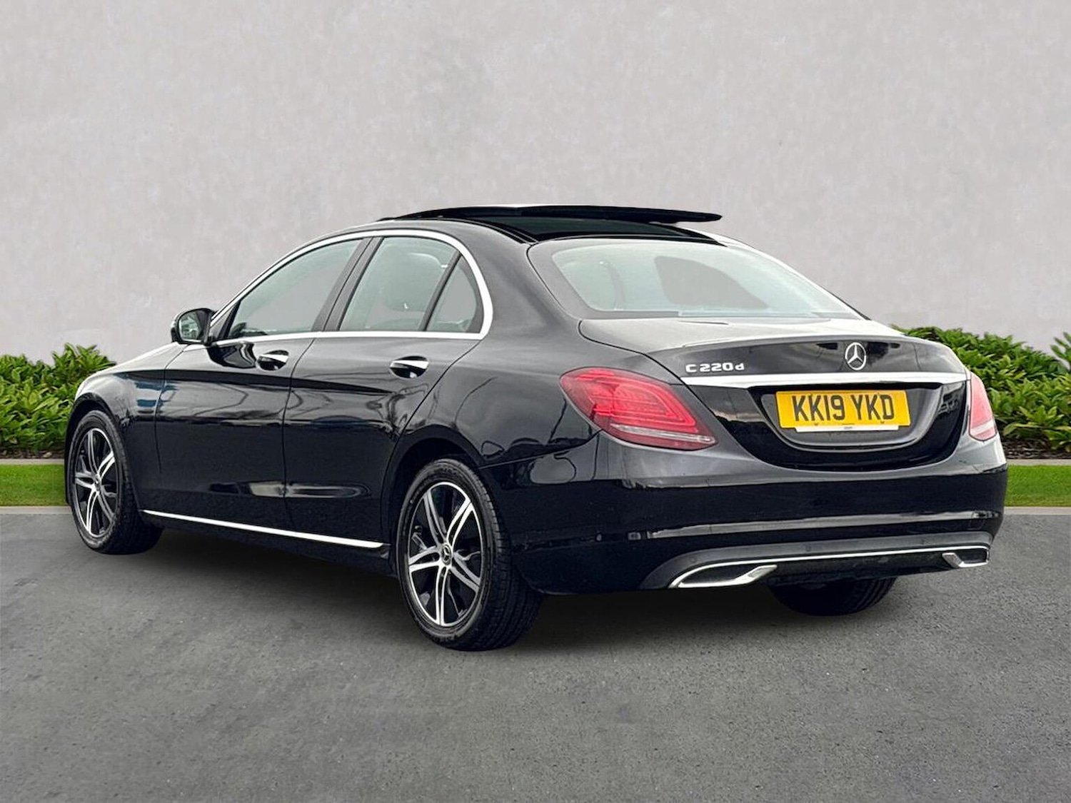 Used Mercedes-Benz C Class 2019 for sale - 77901716: Photo 2