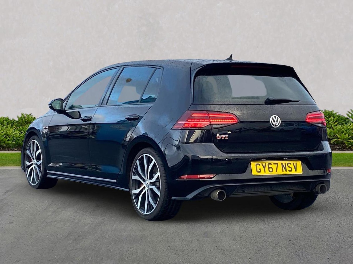 Used Volkswagen Golf 2017 for sale - 76627929: Photo 2