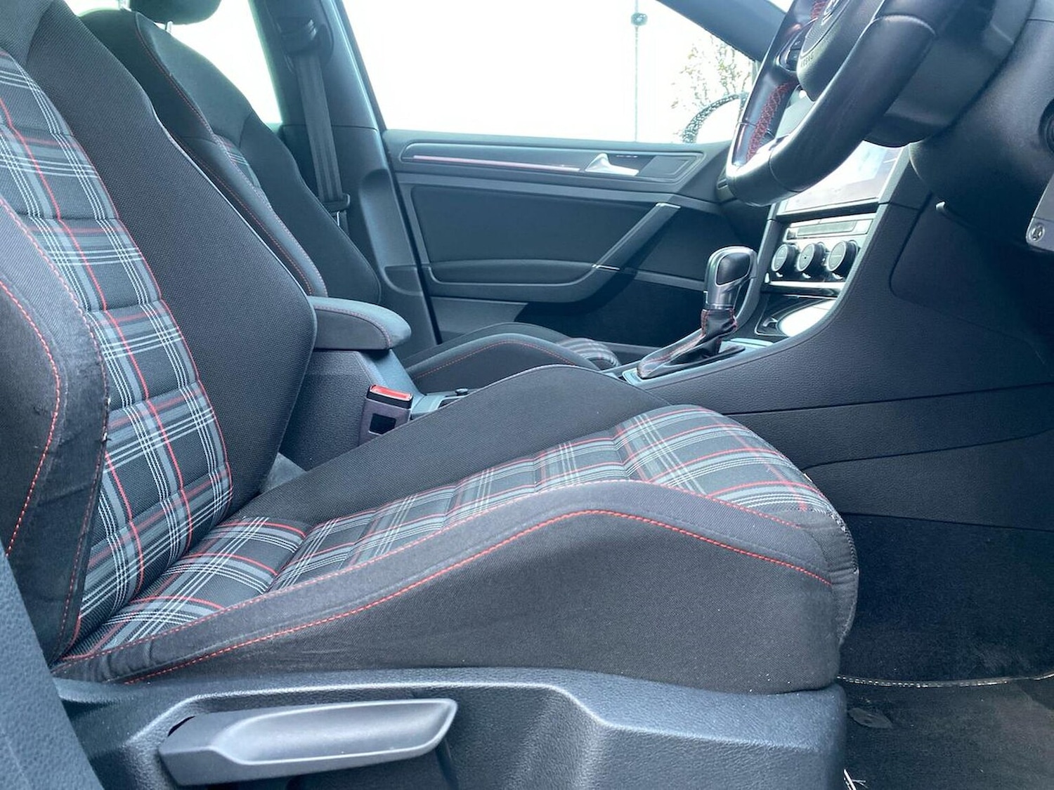 Used Volkswagen Golf 2017 for sale - 76627929: Photo 28