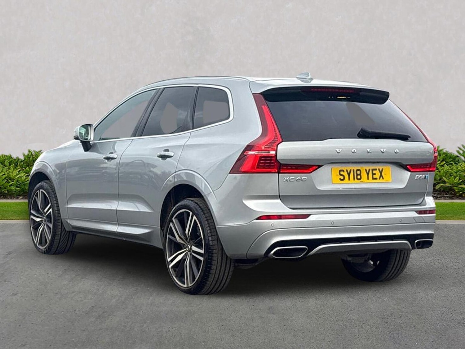 Used Volvo XC60 2018 for sale - 76418245: Photo 2