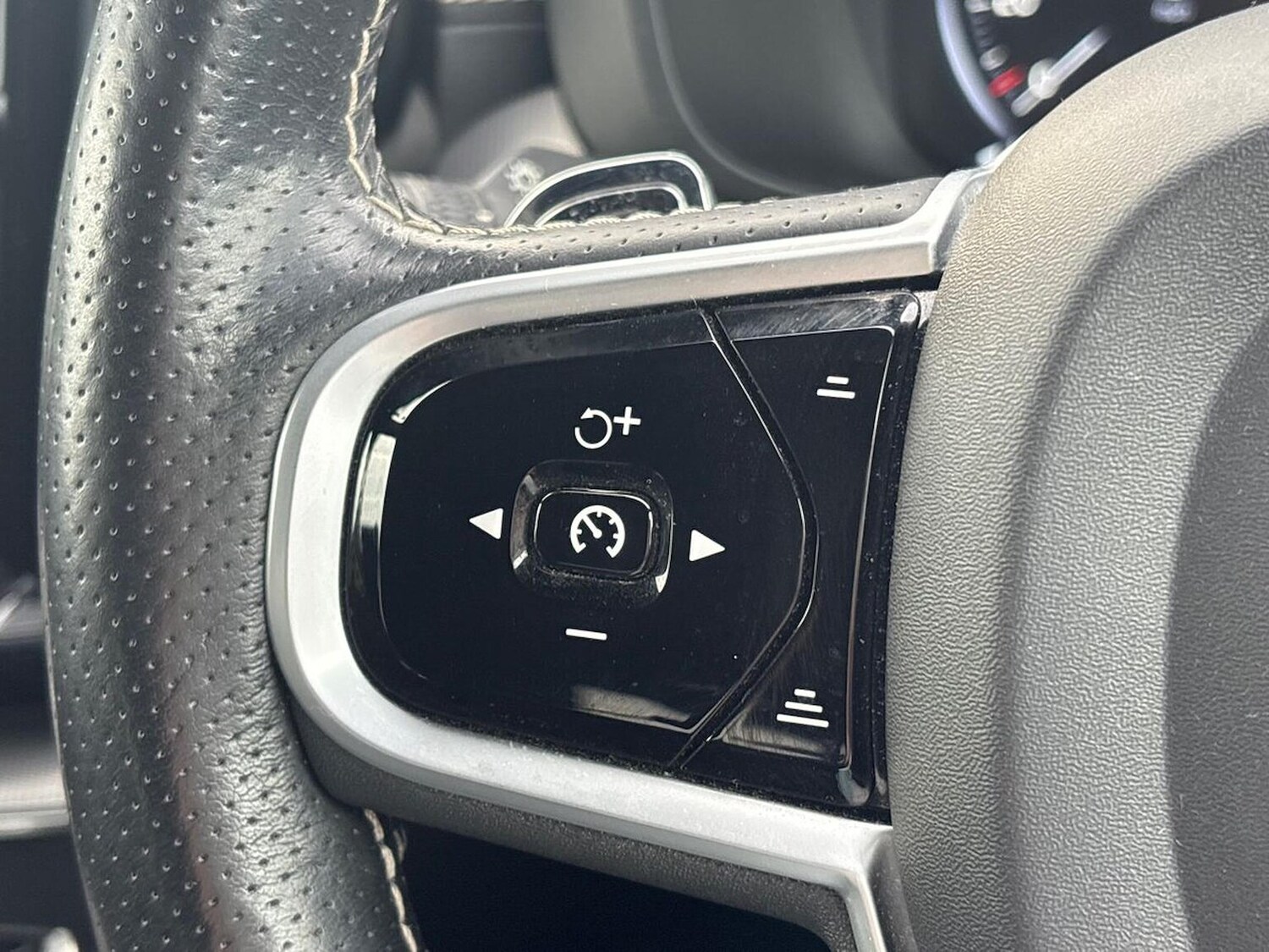 Used Volvo XC60 2018 for sale - 76418245: Photo 26