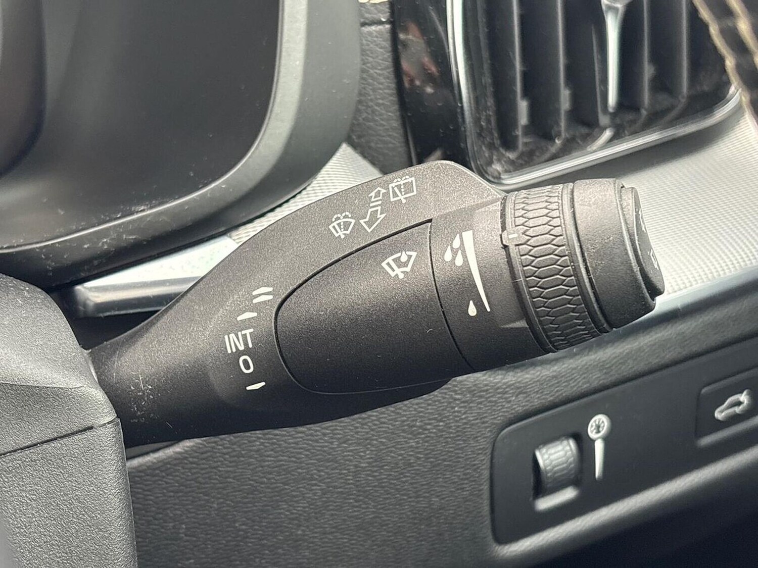 Used Volvo XC60 2018 for sale - 76418245: Photo 29