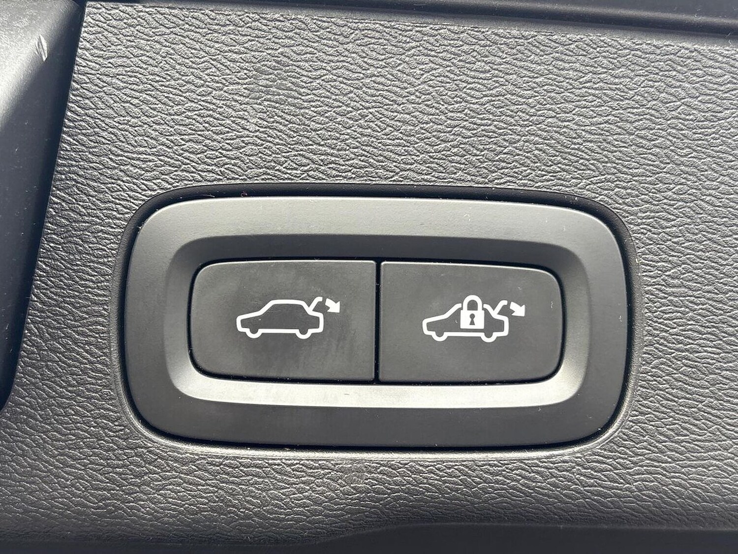 Used Volvo XC60 2018 for sale - 76418245: Photo 43