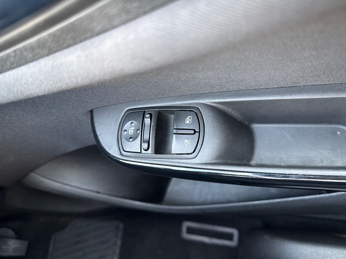 Used Vauxhall Corsa 2016 for sale - 77178105: Photo 20