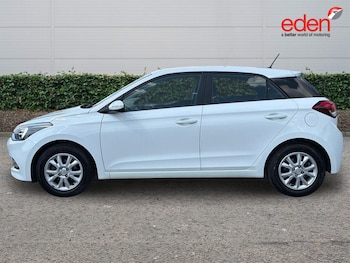 Used Hyundai i20 2017 for sale - 79325456: Photo
