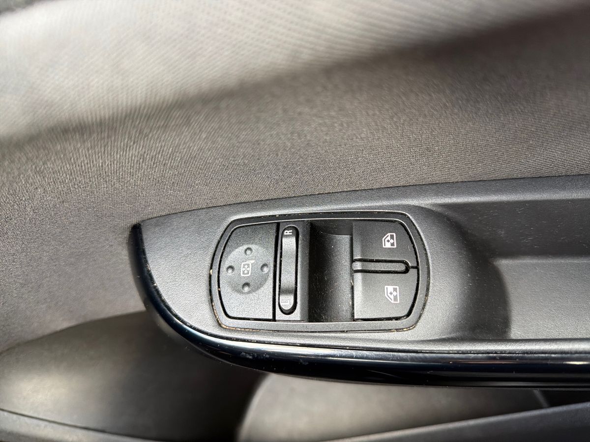 Used Vauxhall Corsa 2017 for sale - 77050952: Photo 20