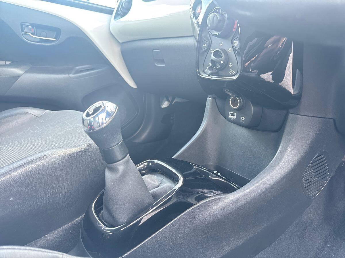 Used Toyota AYGO 2014 for sale - 76730954: Photo 19