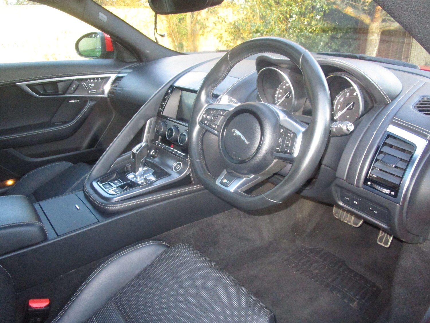 Used Jaguar F-Type 2018 for sale - 76607388: Photo 10