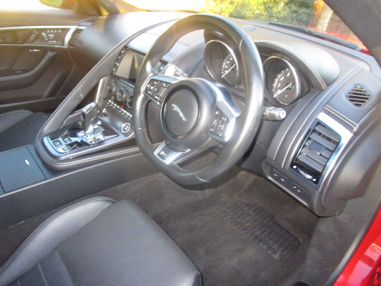 Used Jaguar F-Type 2018 for sale - 76607388: Photo 9