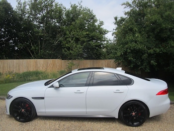 Used Jaguar XF 2016 for sale - 75757623: Photo