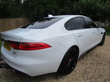 Used Jaguar XF 2016 for sale - 75757623: Photo