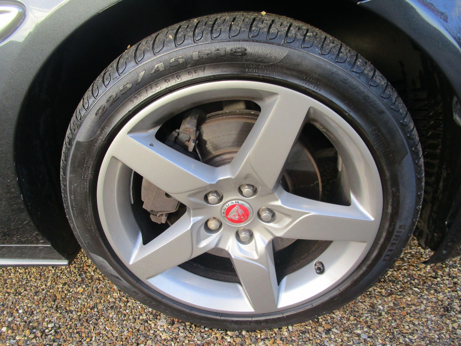 Used Jaguar XE 2017 for sale - 77625864: Photo 4