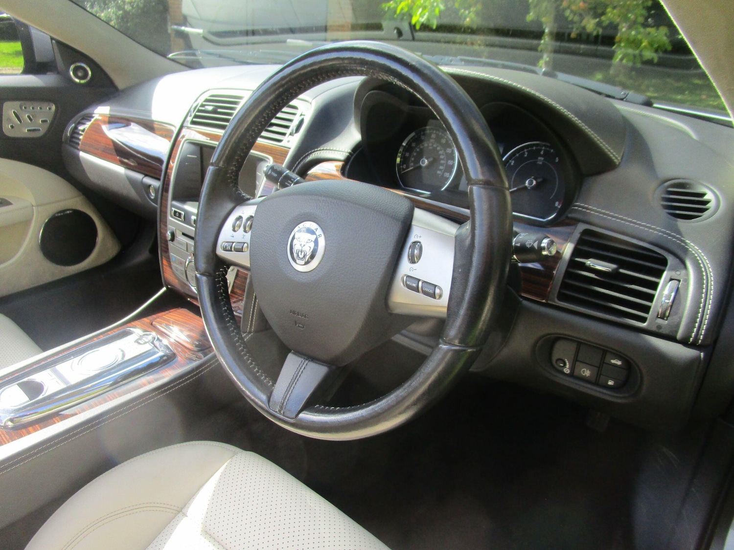 Used Jaguar XK 2009 for sale - 76995595: Photo 33