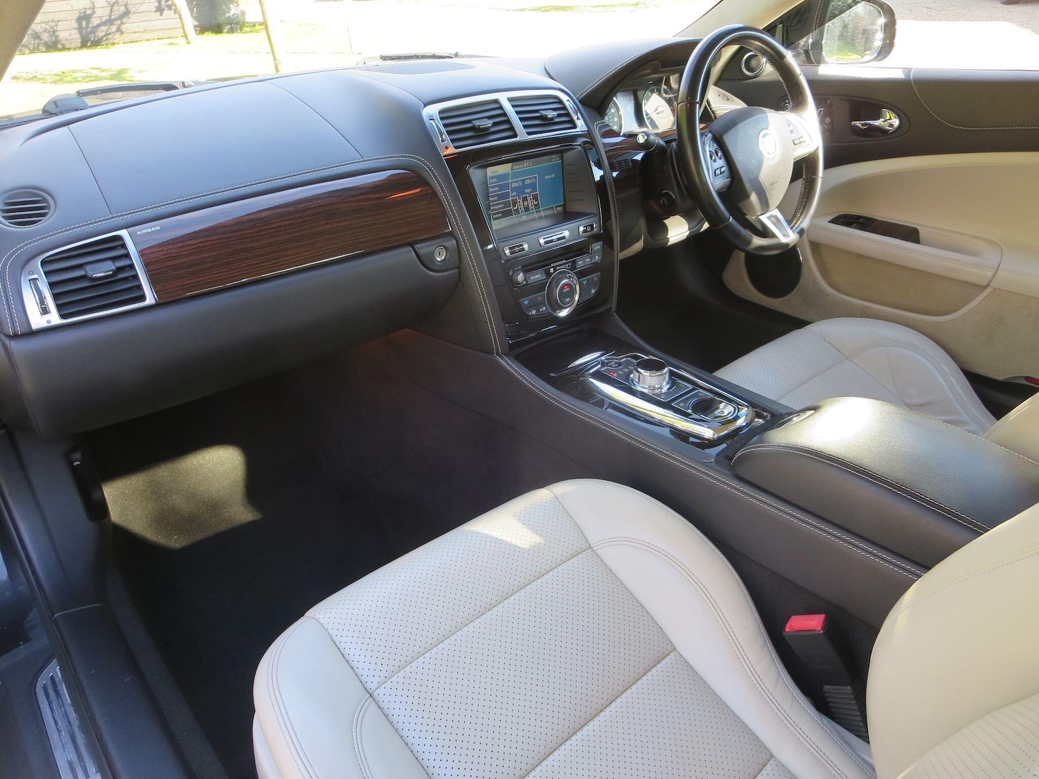 Used Jaguar XK 2012 for sale - 78171064: Photo 12