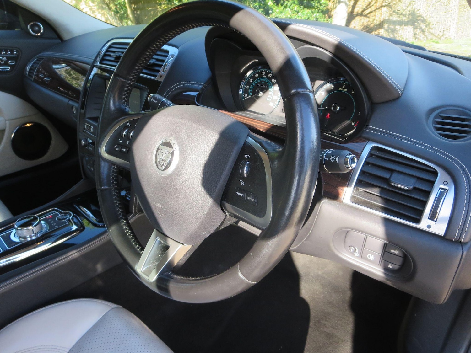 Used Jaguar XK 2012 for sale - 78171064: Photo 8