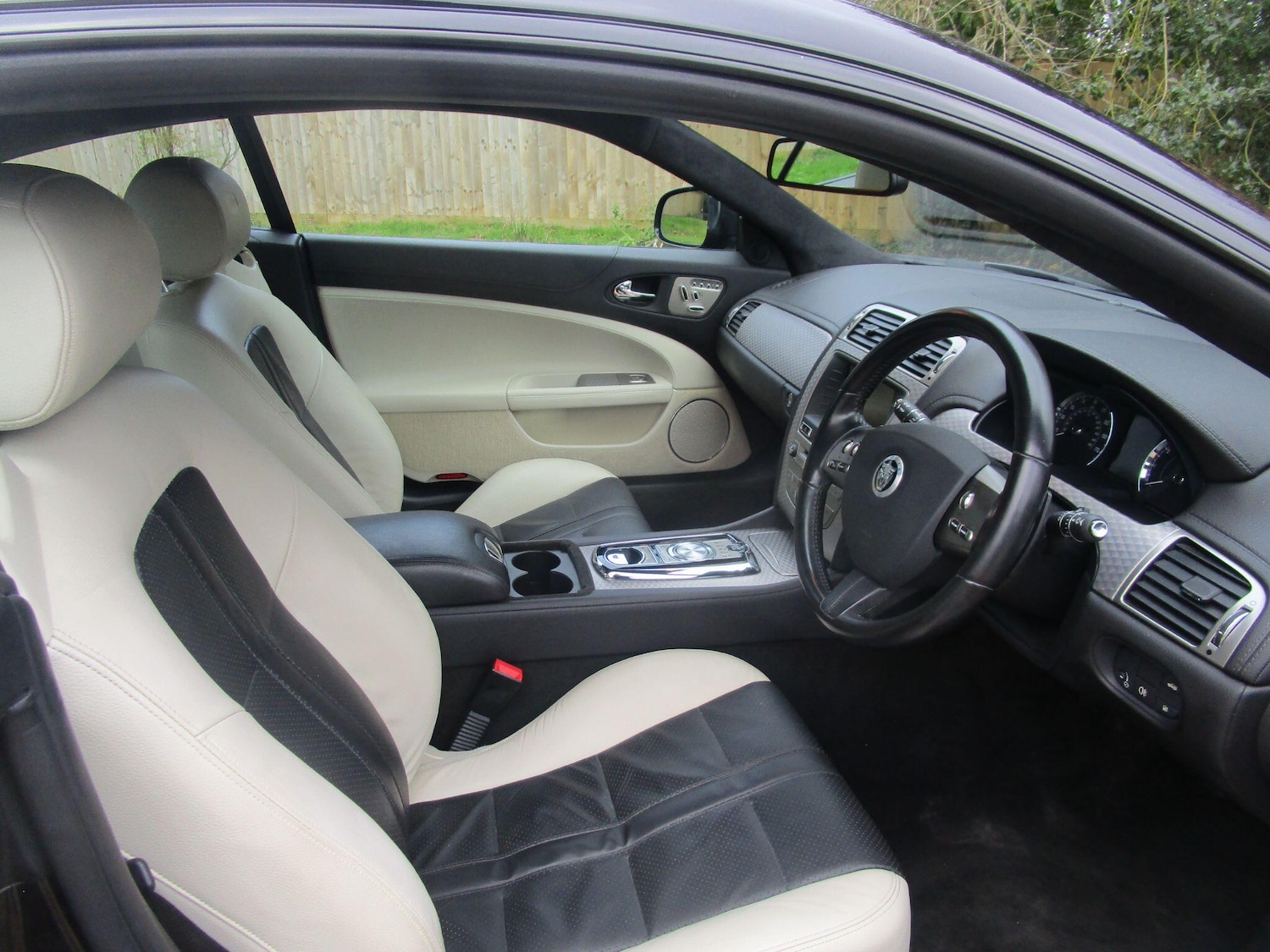 Used Jaguar XK 2011 for sale - 77029525: Photo 11