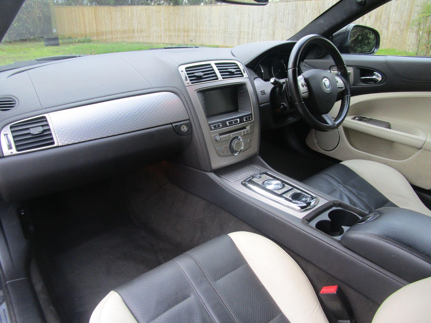 Used Jaguar XK 2011 for sale - 77029525: Photo 26