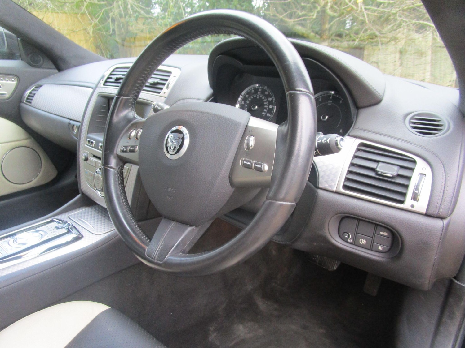 Used Jaguar XK 2011 for sale - 77029525: Photo 9