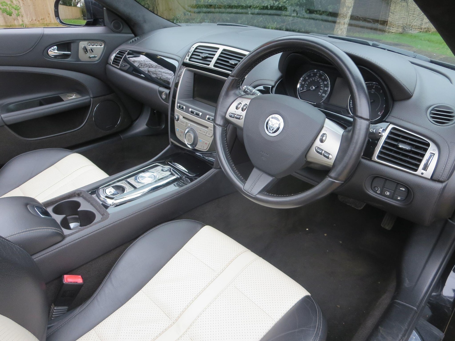 Used Jaguar XK 2011 for sale - 77625444: Photo 14