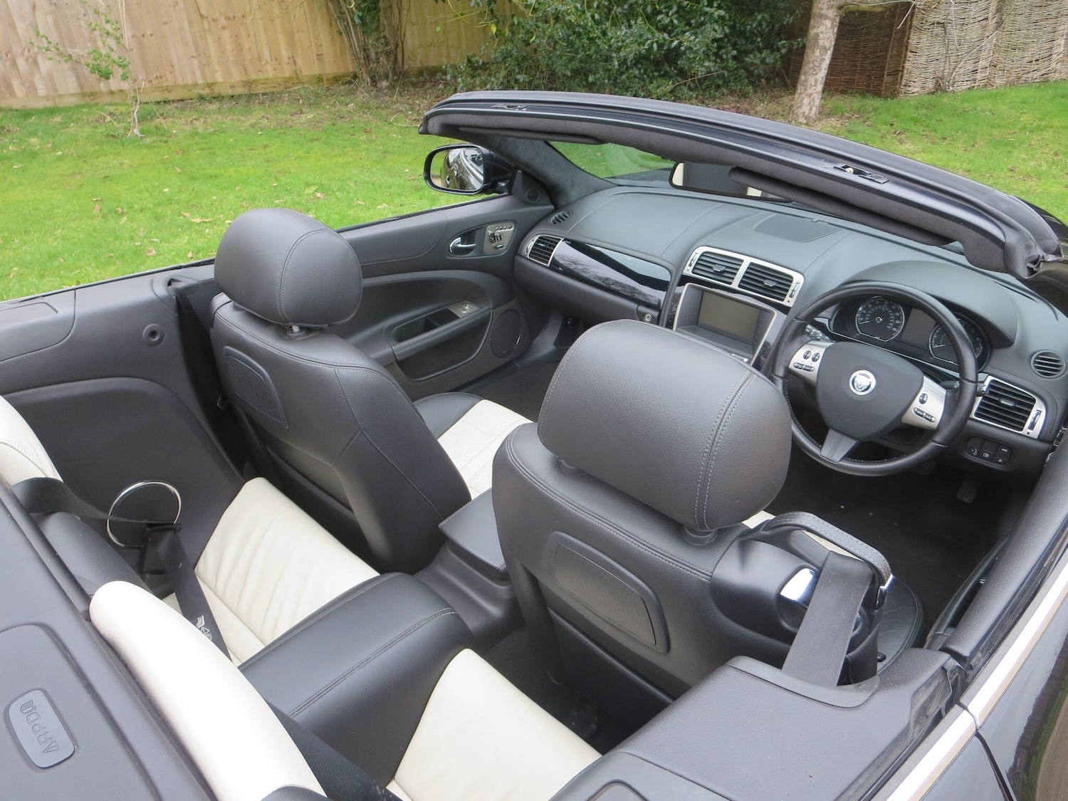 Used Jaguar XK 2011 for sale - 77625444: Photo 16