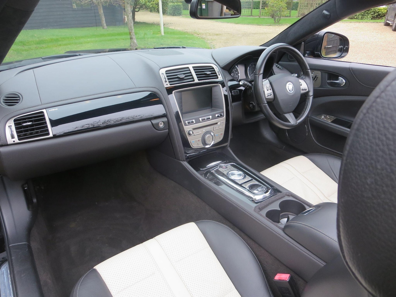 Used Jaguar XK 2011 for sale - 77625444: Photo 18