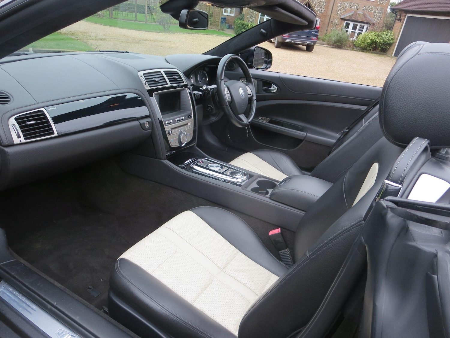 Used Jaguar XK 2011 for sale - 77625444: Photo 19