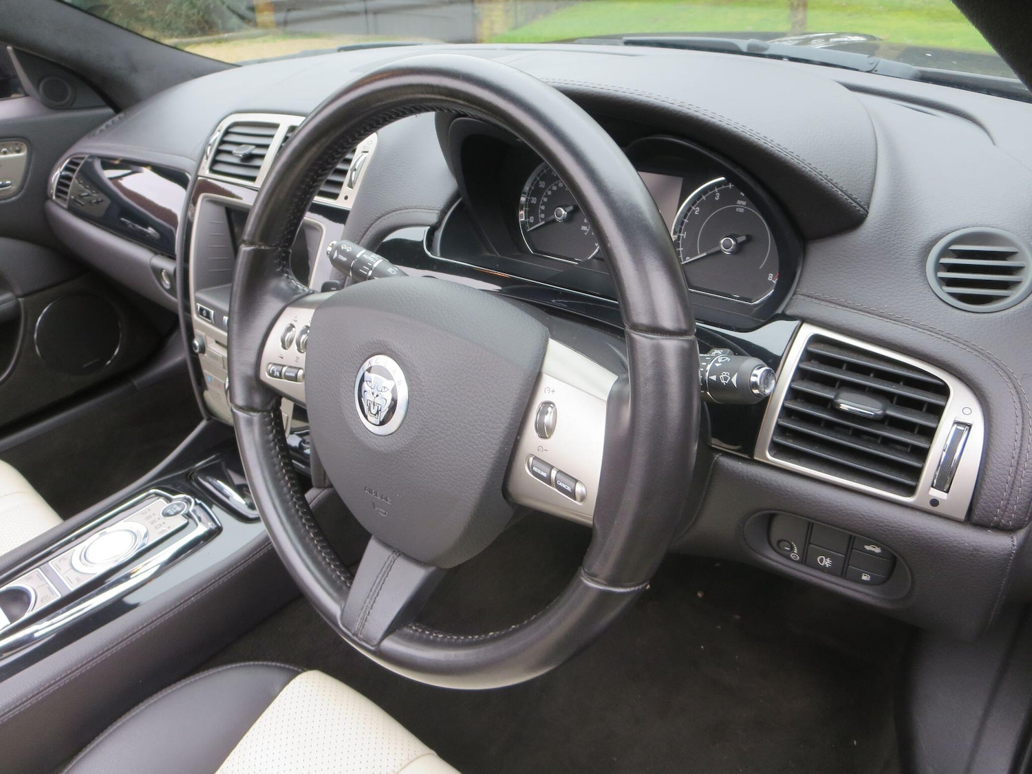 Used Jaguar XK 2011 for sale - 77625444: Photo 34