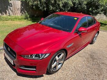 Used Jaguar XE 2018 for sale - 79169690: Photo
