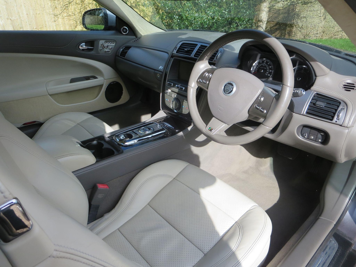 Used Jaguar XK 2010 for sale - 77853366: Photo 10
