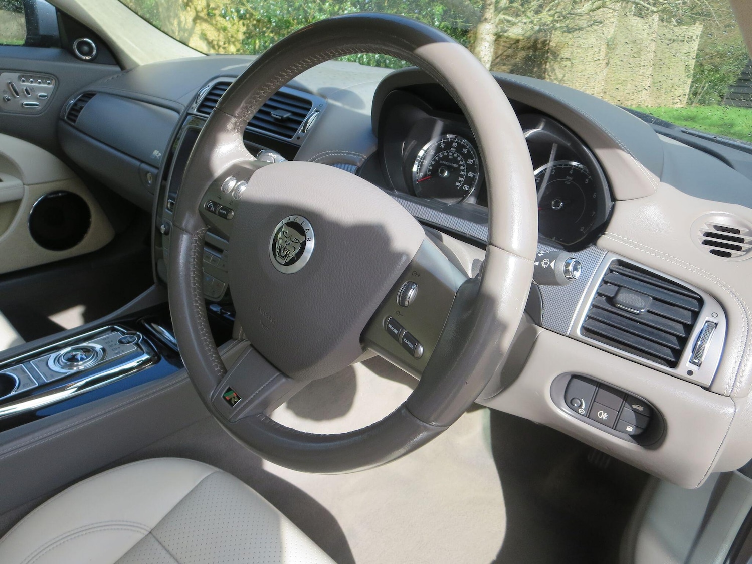 Used Jaguar XK 2010 for sale - 77853366: Photo 9