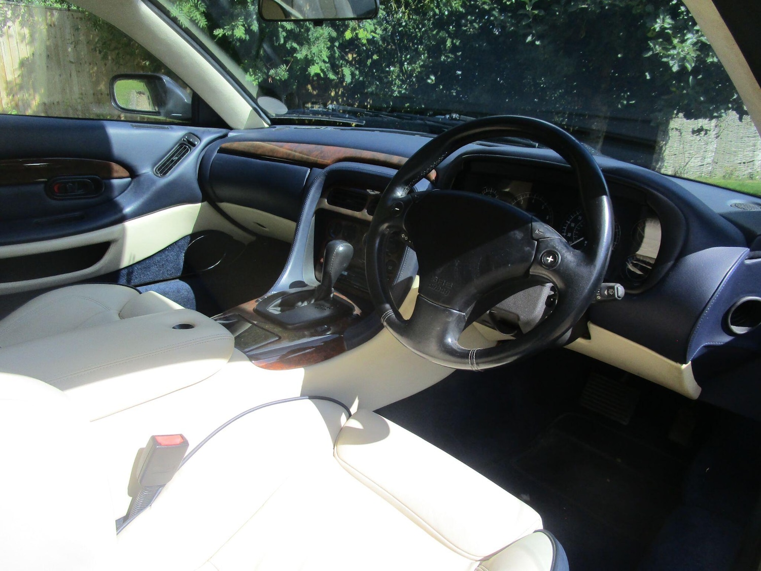 Used Aston Martin DB7 2001 for sale - 76043001: Photo 11