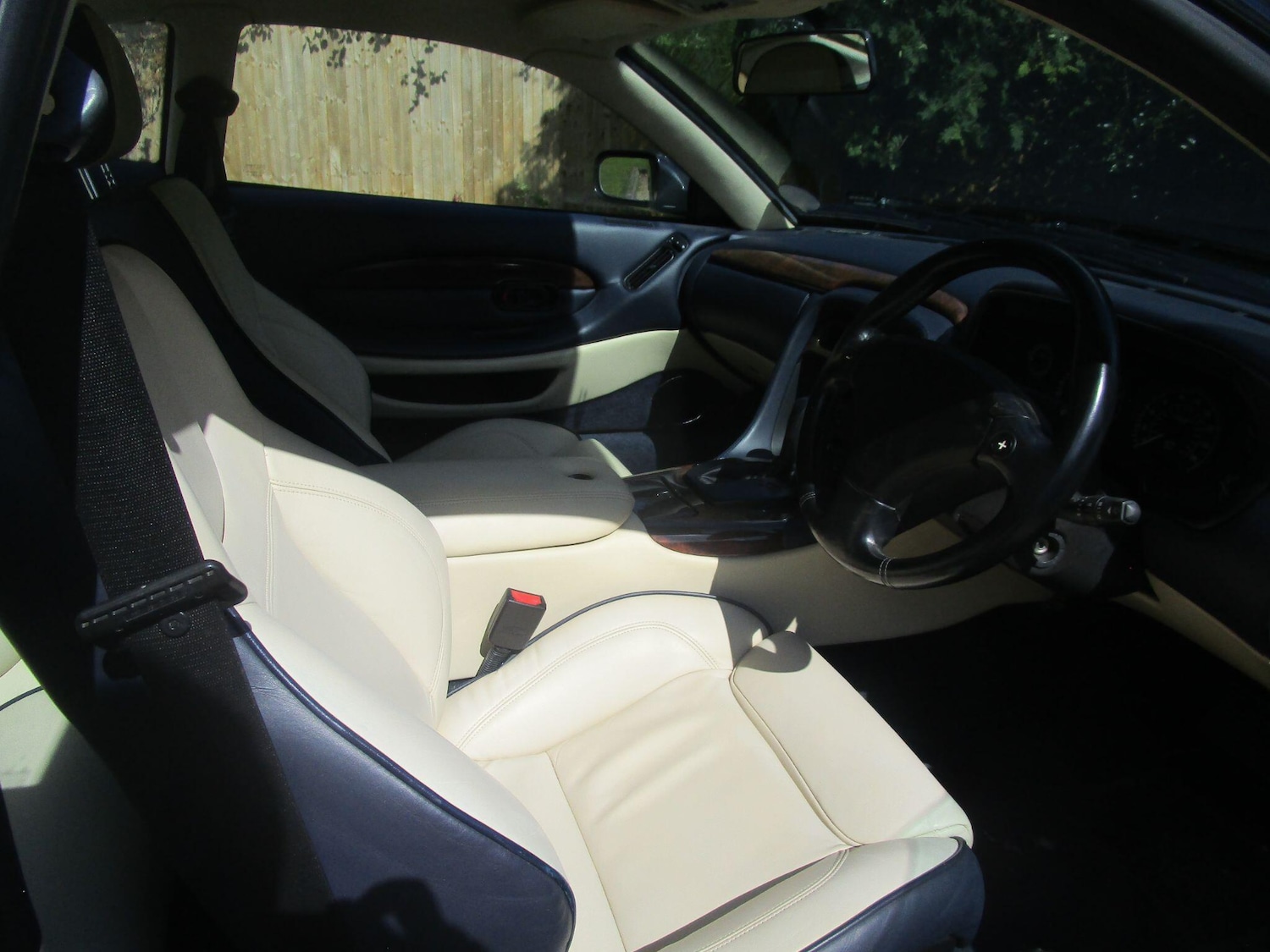 Used Aston Martin DB7 2001 for sale - 76043001: Photo 12