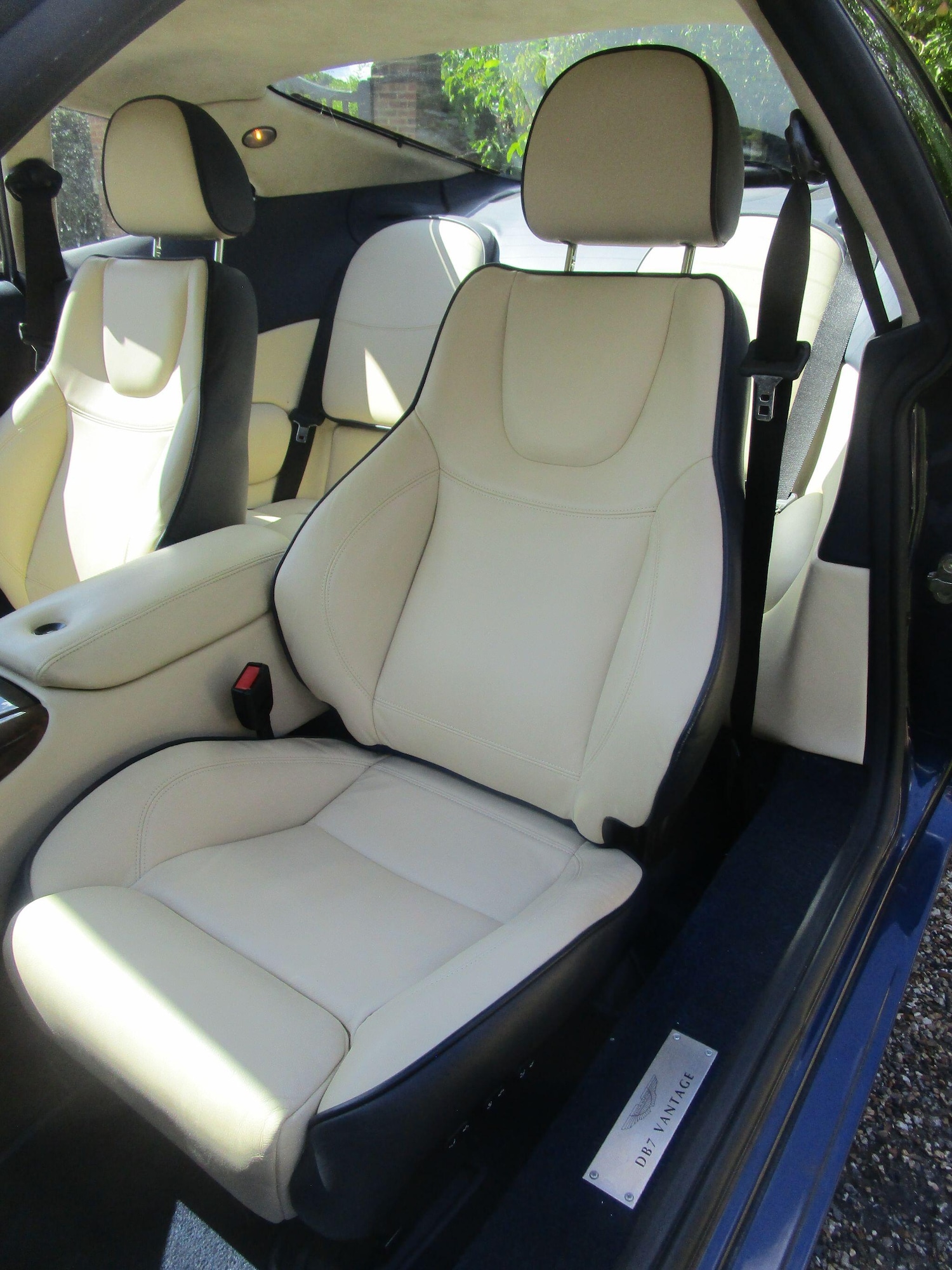 Used Aston Martin DB7 2001 for sale - 76043001: Photo 15
