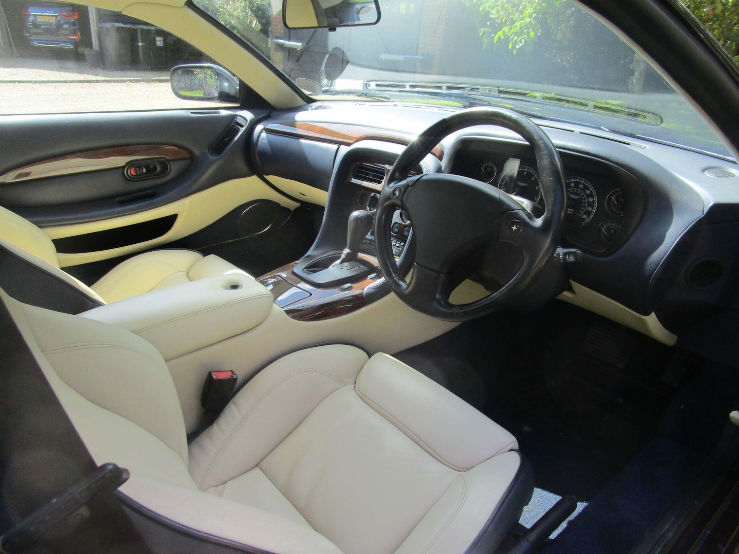 Used Aston Martin DB7 2001 for sale - 76043001: Photo 30