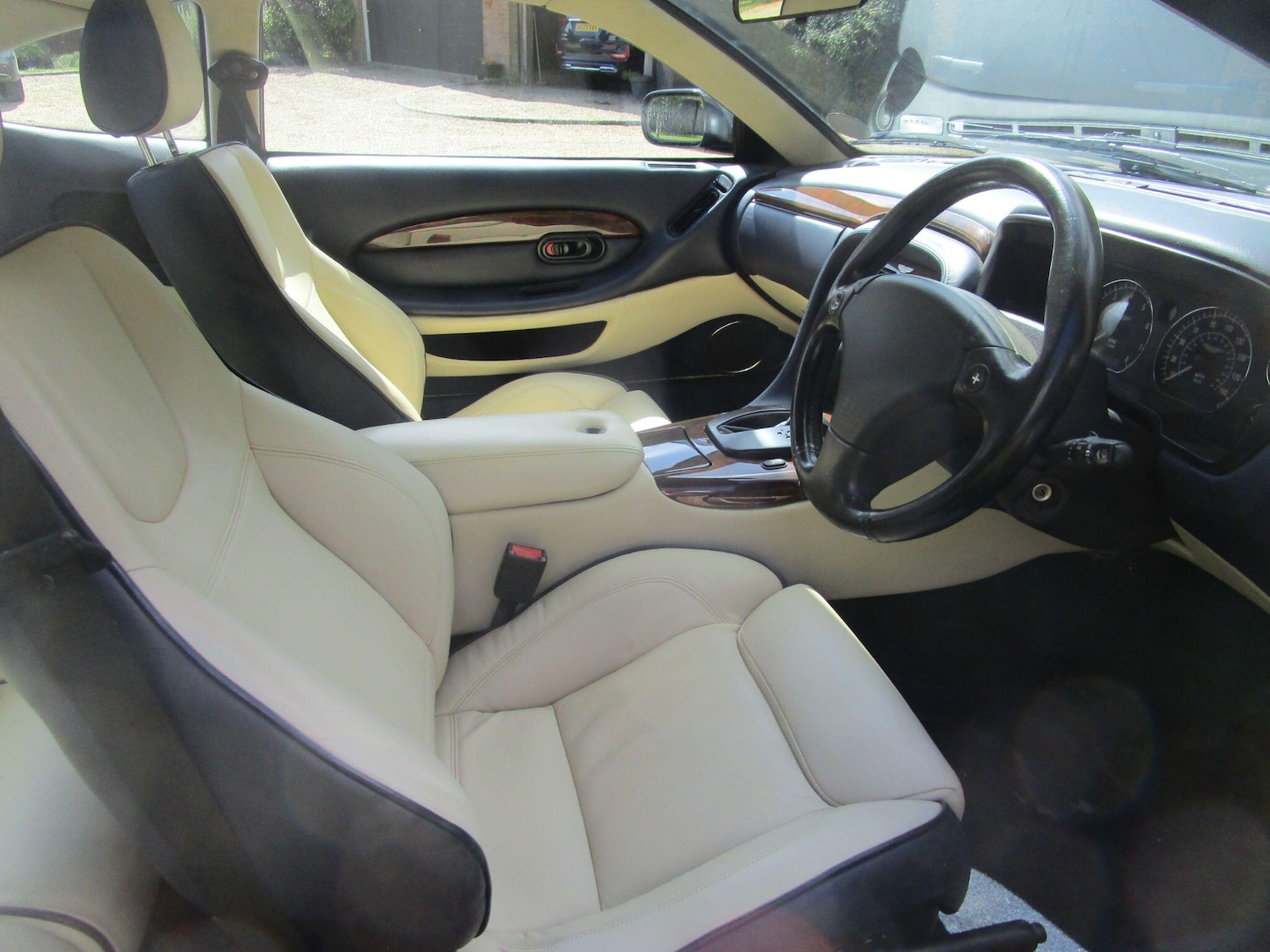 Used Aston Martin DB7 2001 for sale - 76043001: Photo 31