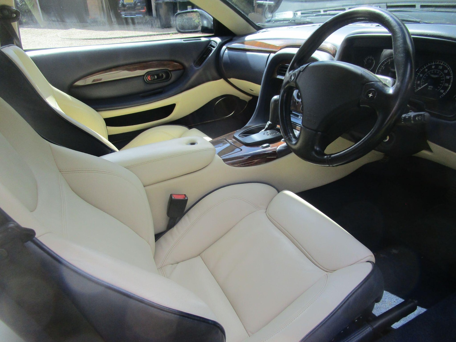 Used Aston Martin DB7 2001 for sale - 76043001: Photo 39