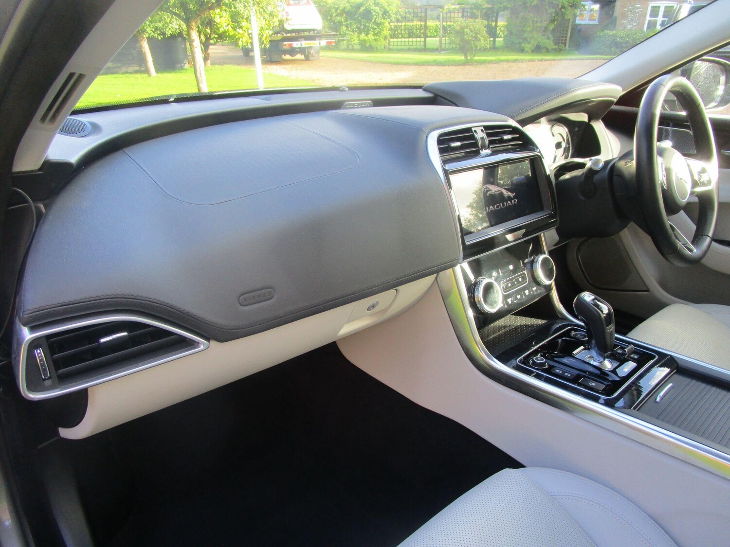 Used Jaguar XK 2010 for sale - 78170814: Photo 15