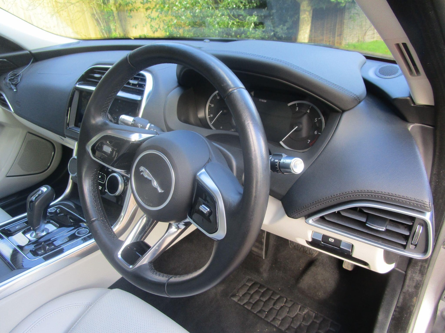 Used Jaguar XK 2010 for sale - 78170814: Photo 5