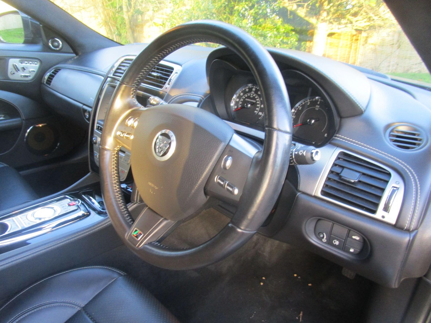 Used Jaguar XK 2010 for sale - 76633901: Photo 8