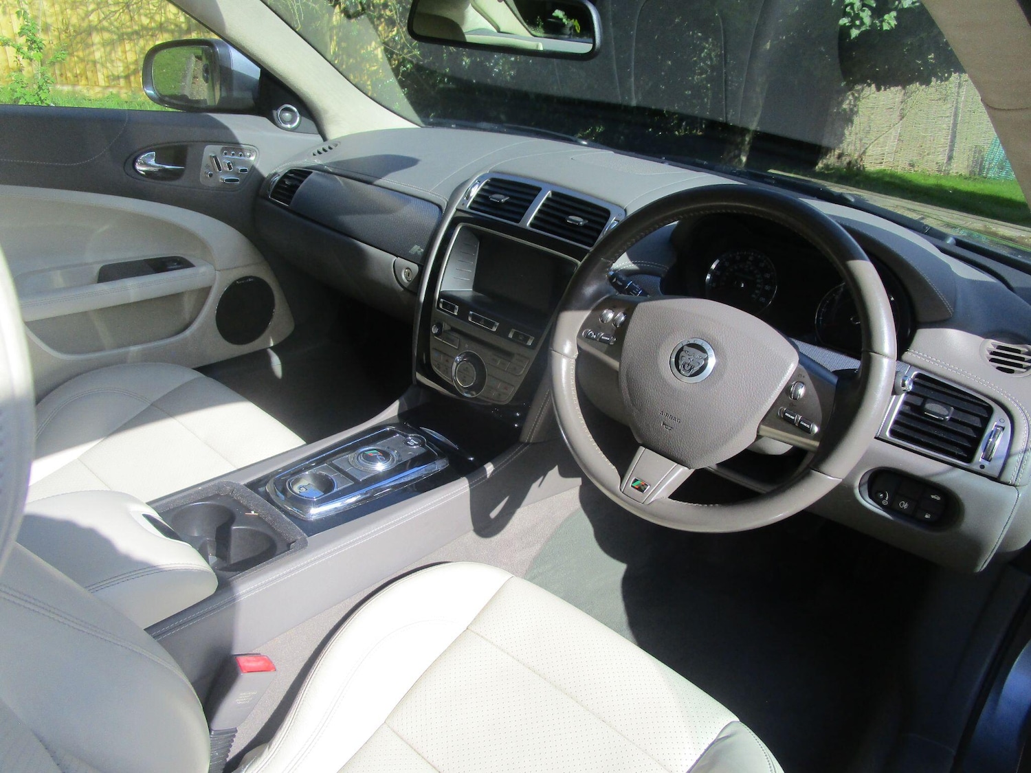 Used Jaguar XK 2012 for sale - 78170540: Photo 8