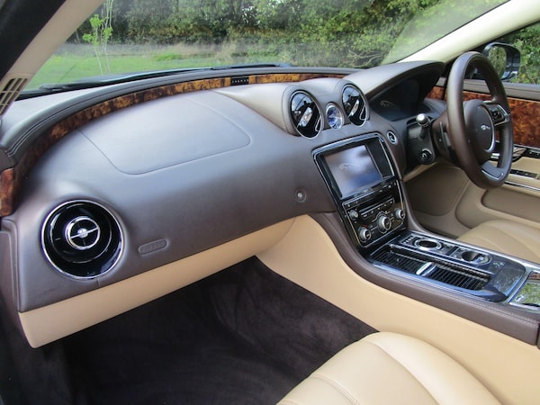 Used Jaguar XJ 2010 for sale - 75311487: Photo 32