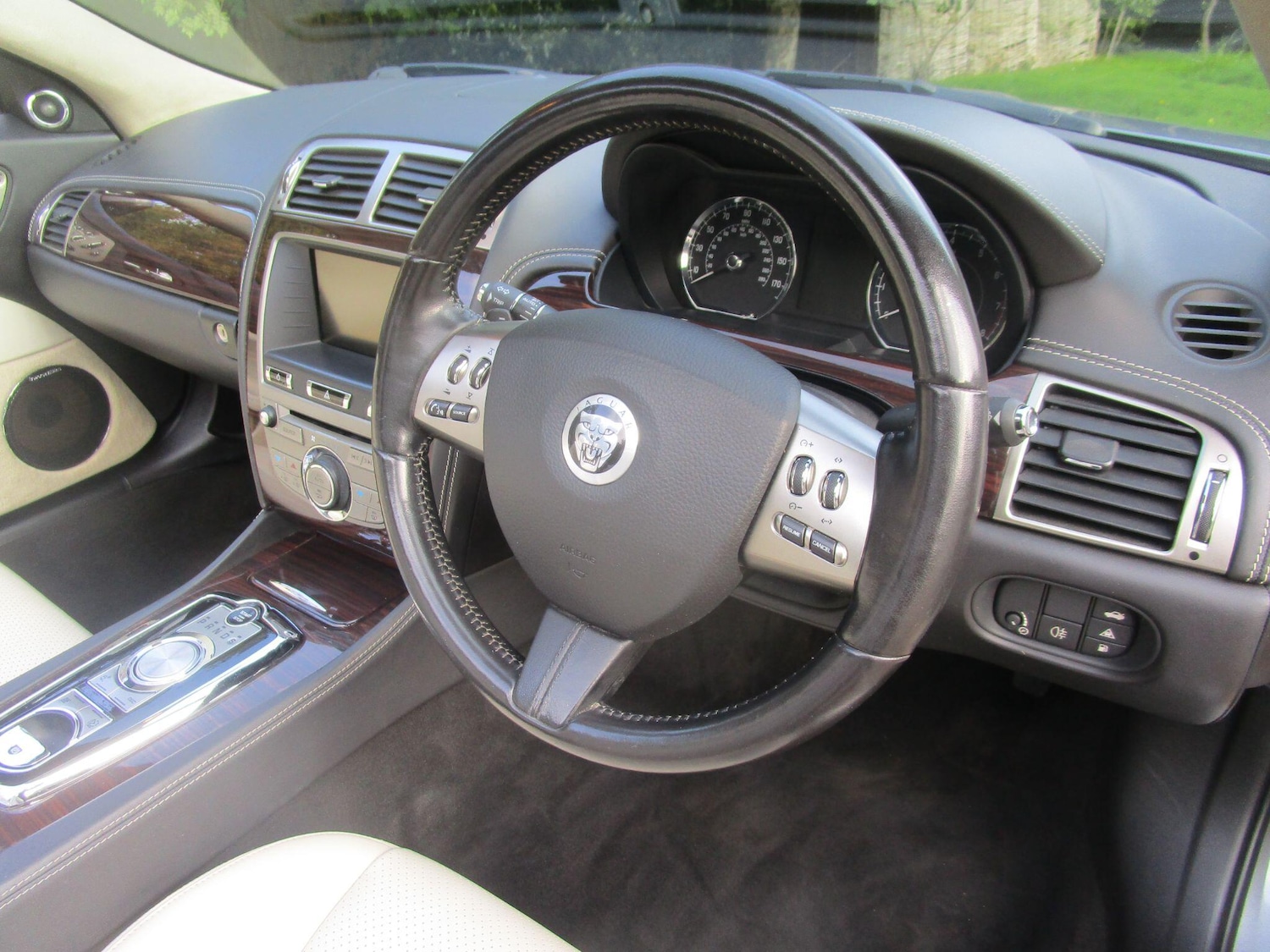 Used Jaguar XK 2010 for sale - 76511869: Photo 13