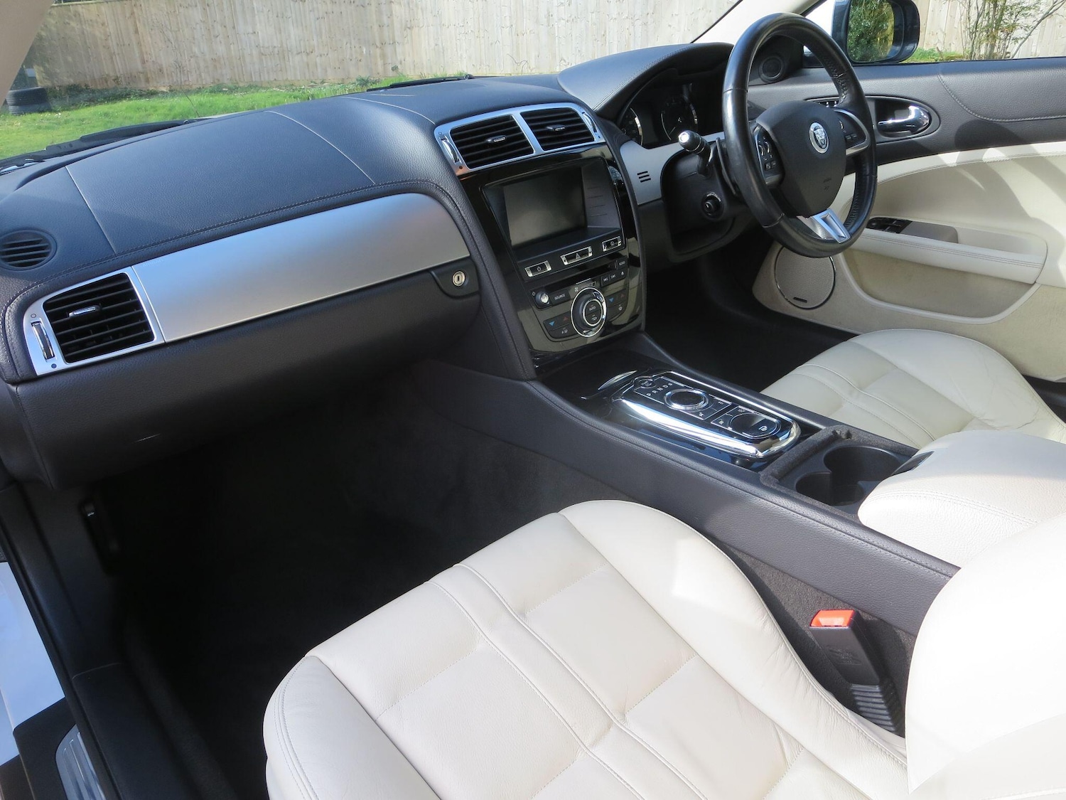 Used Jaguar XK 2012 for sale - 77839118: Photo 24