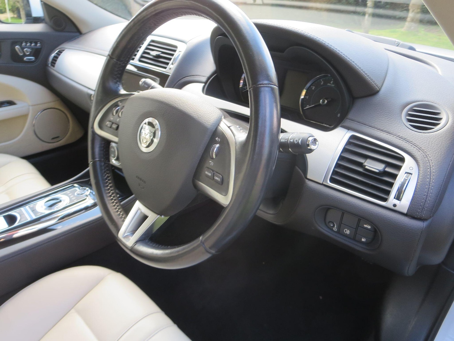 Used Jaguar XK 2012 for sale - 77839118: Photo 27