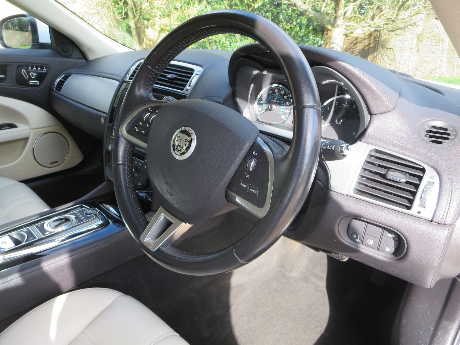 Used Jaguar XK 2012 for sale - 77839118: Photo 9