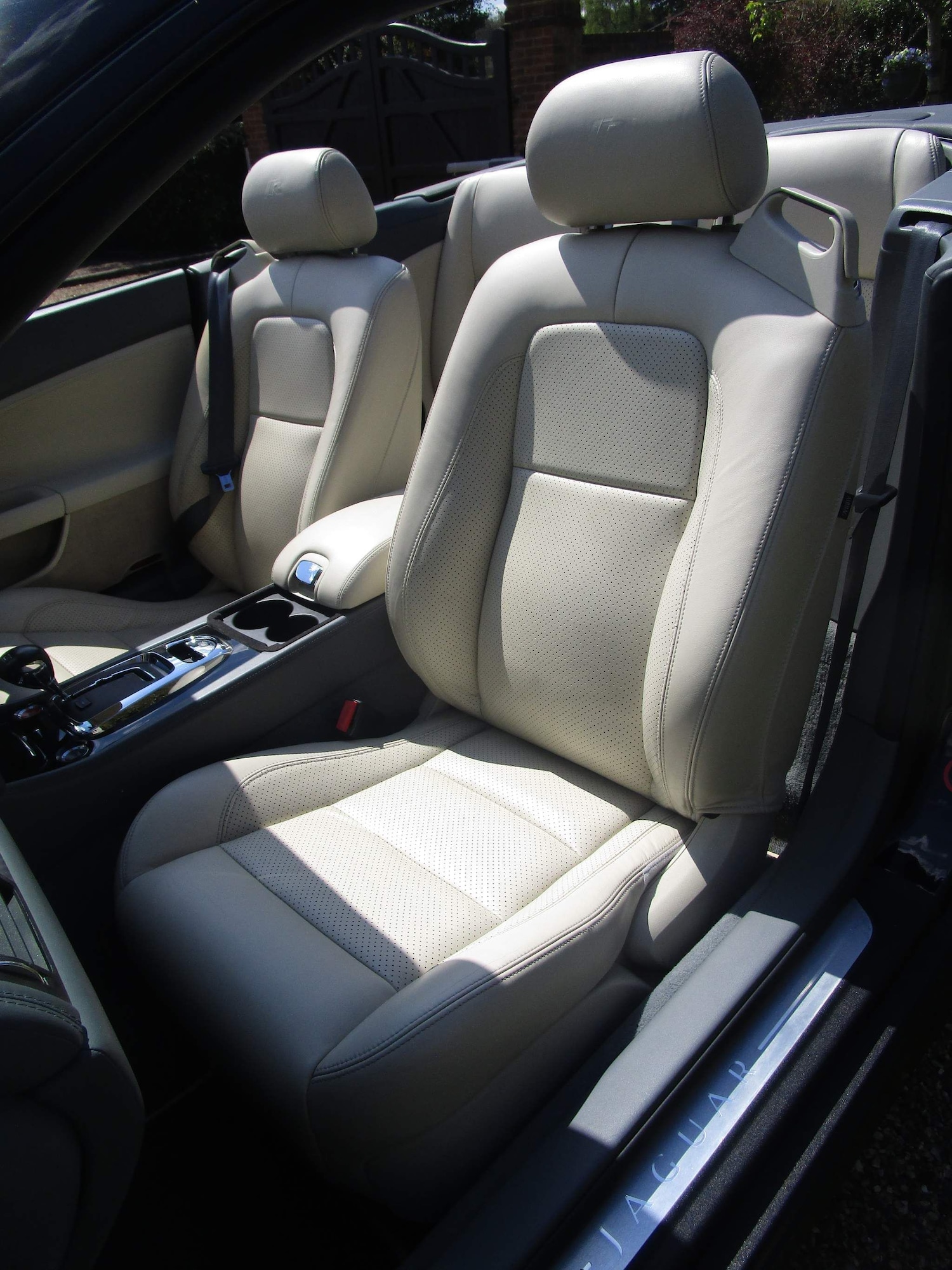 Used Jaguar XKR 2010 for sale - 76989409: Photo 16