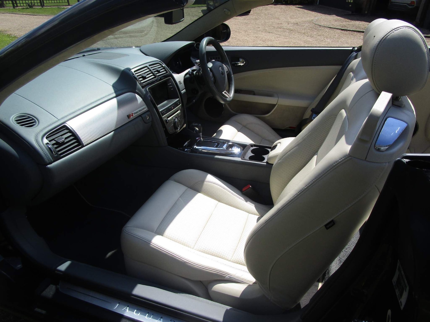 Used Jaguar XKR 2010 for sale - 76989409: Photo 17