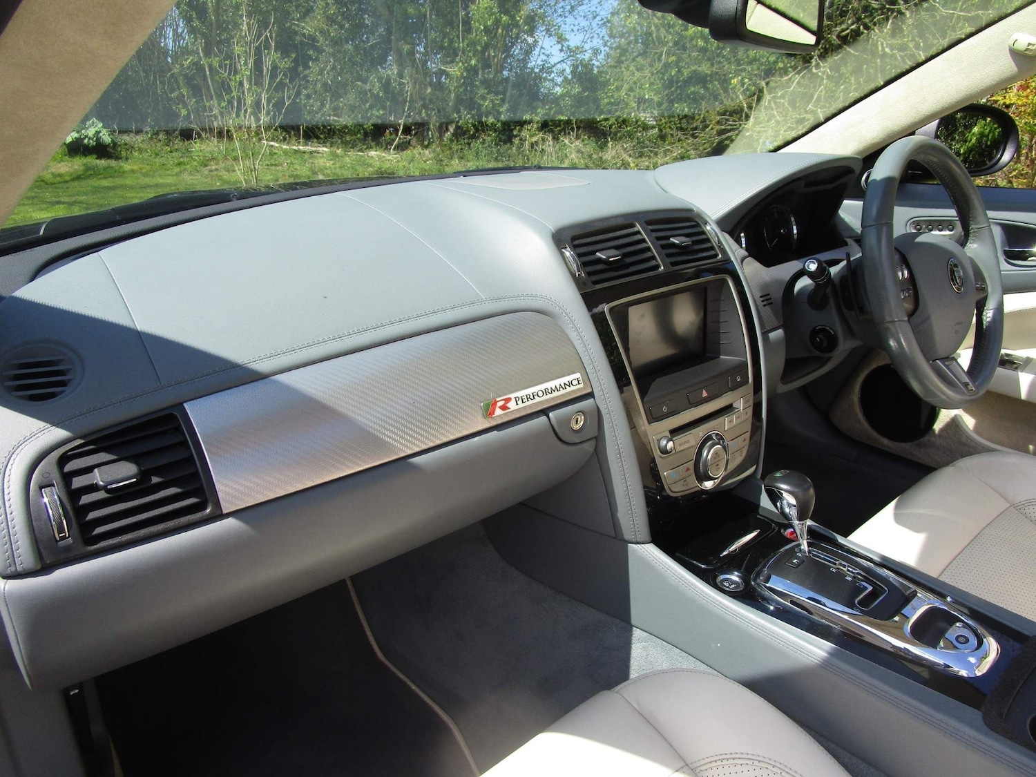 Used Jaguar XKR 2010 for sale - 76989409: Photo 26